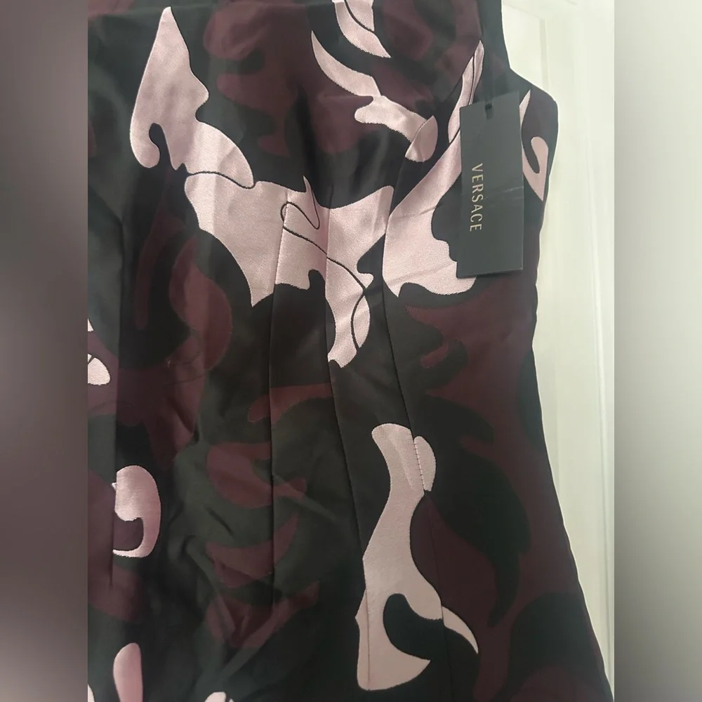 Authentic Gianni Versace Black Purple Abstract Print Satin Cocktail Dress 40 NWT - Picture 3 of 11